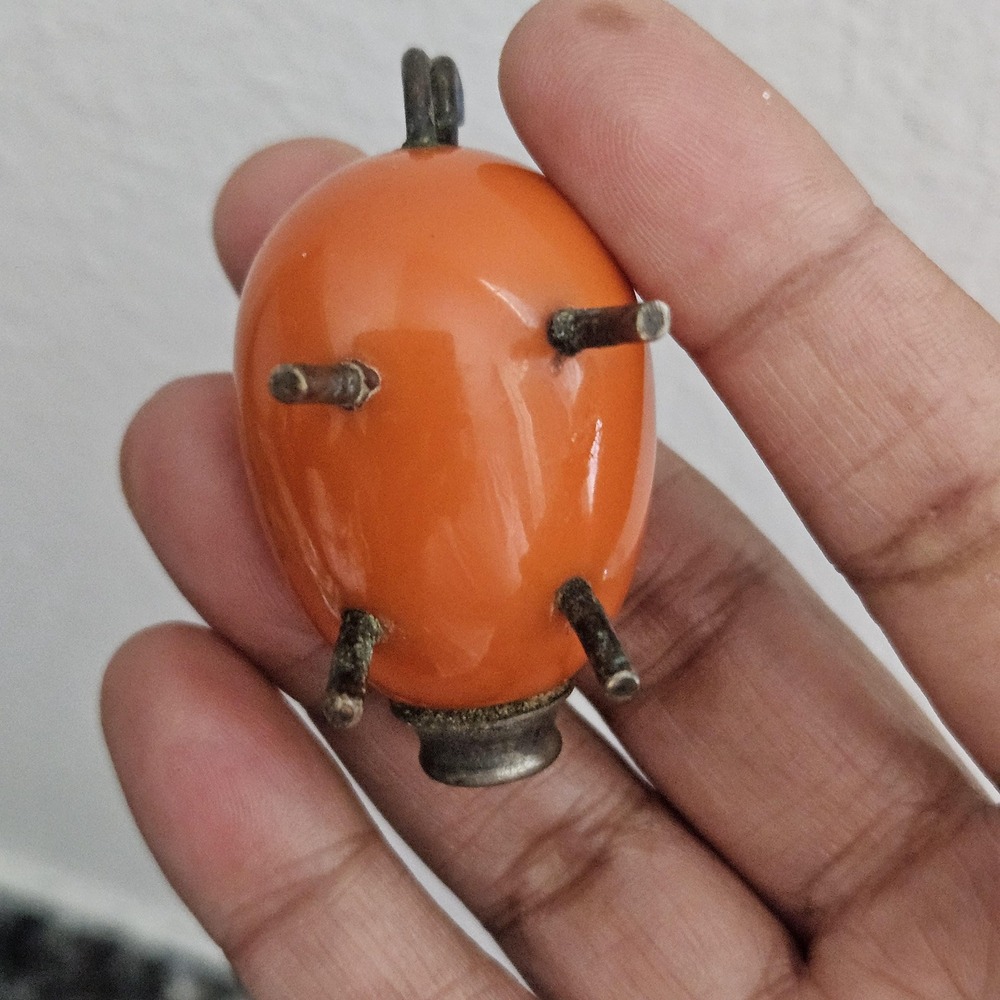 antique orange piggy shaped salt shaker with metal legs and nose/spout - Picture 6 of 8